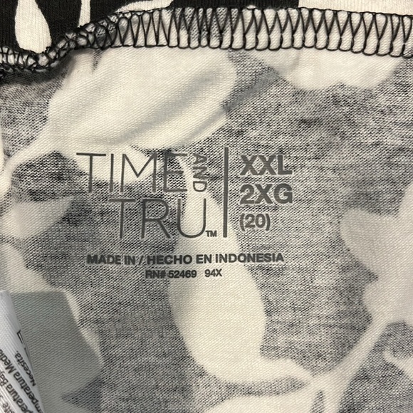 Time and Tru Leggings - Picture 6 of 13